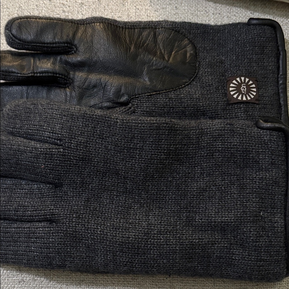 UGG grey Leather and Knit Gloves